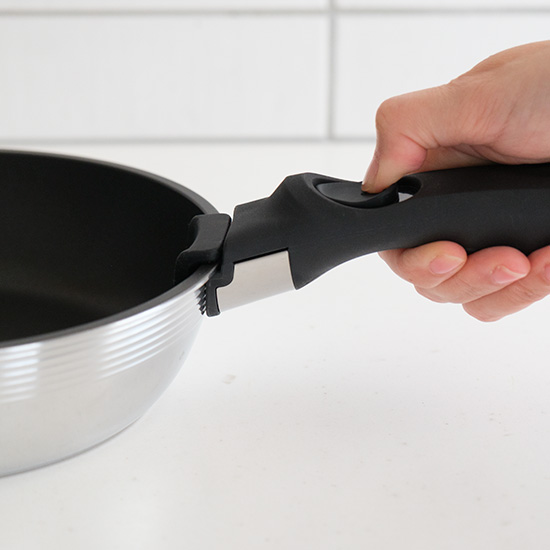 取っ手のとれるフライパン