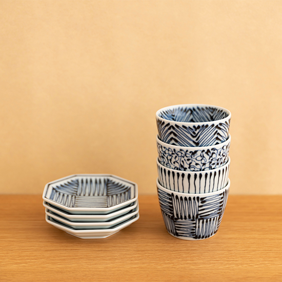 染付地紋のそば猪口