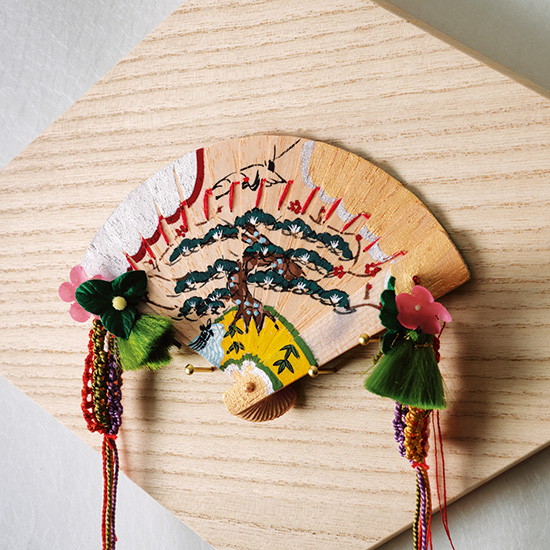 ひいなの扇飾り