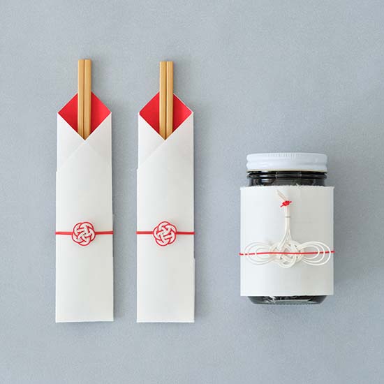 鶴の祝箸とボトル飾り