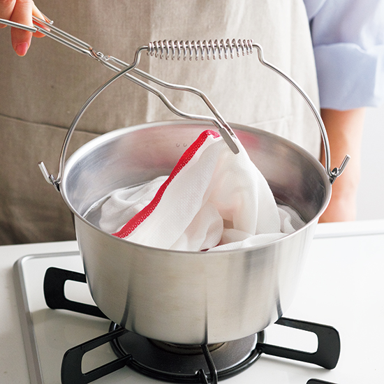 ステンレスの小さなバケツ