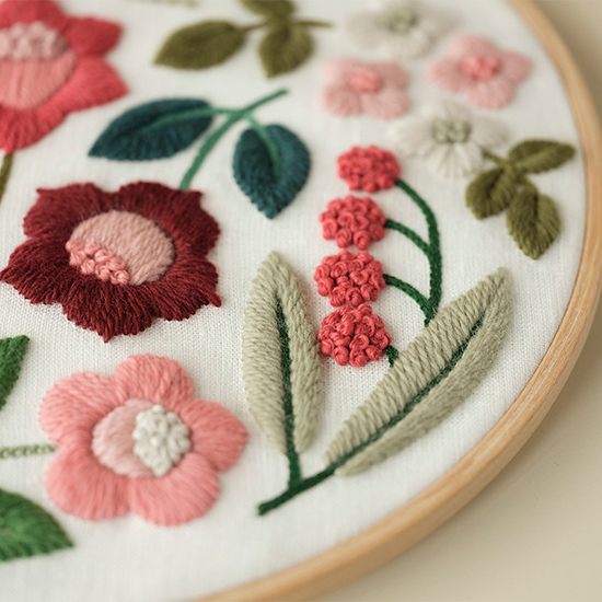 ウールニットの花刺繍キット