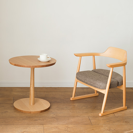 サイドテーブル