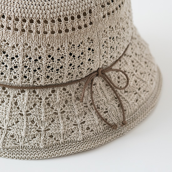 透かし編みの帽子