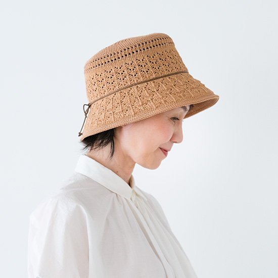 透かし編みの帽子