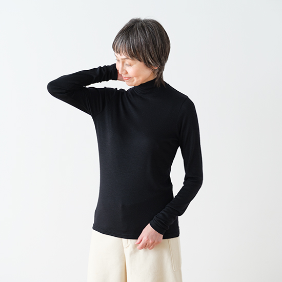ハイネックTシャツ
