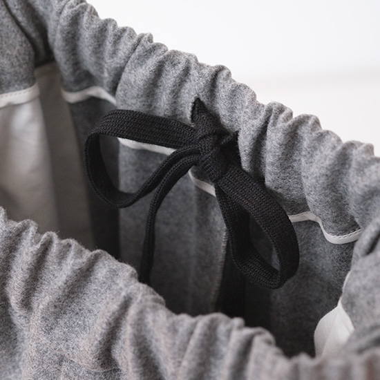 トラペーズパンツ