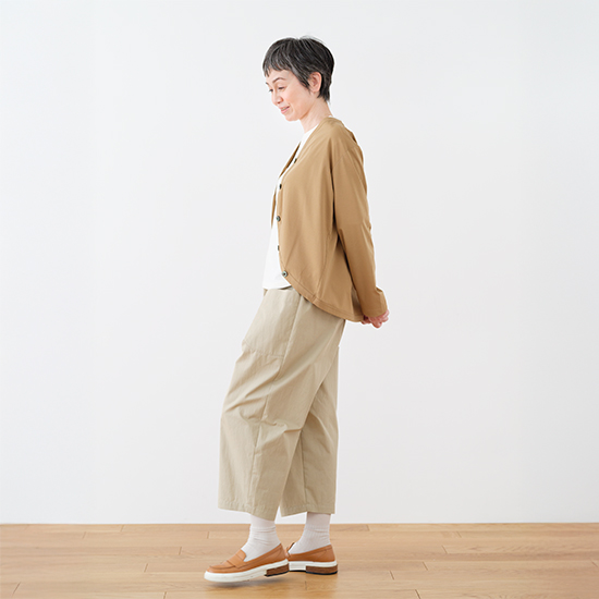 トラペーズパンツ