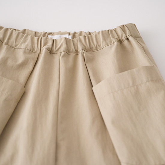 トラペーズパンツ