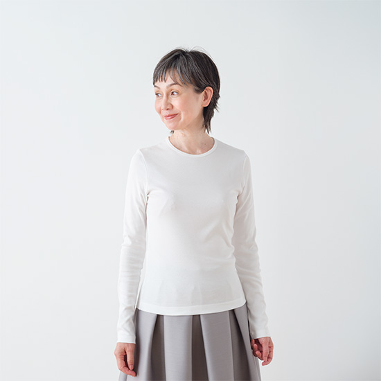 クルーネックTシャツ　長袖　ホワイト