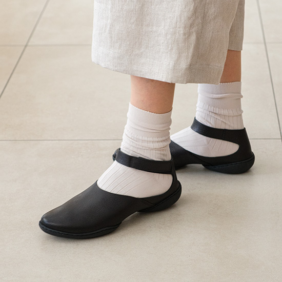 ストラップシューズ　ブラック