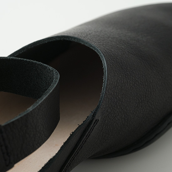 ストラップシューズ　ブラック