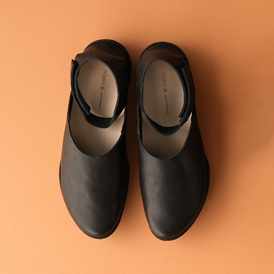 ストラップシューズ　ブラック