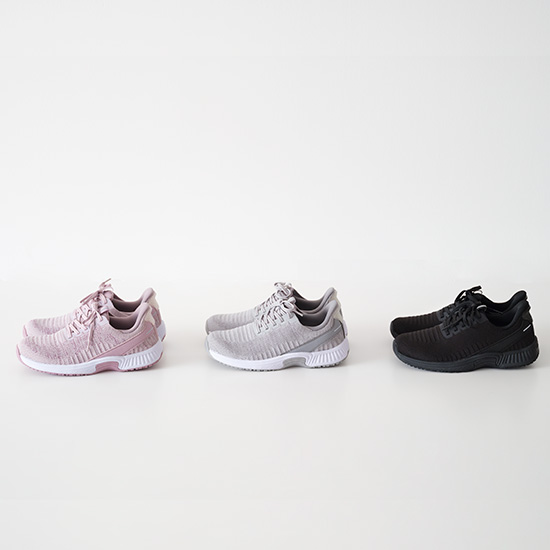 ハンズフリー　スニーカー