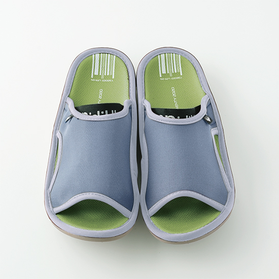 スポーツスリッパ