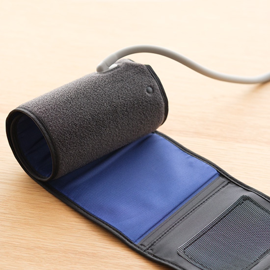 オムロン　上腕式血圧計