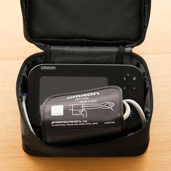 オムロン　上腕式血圧計