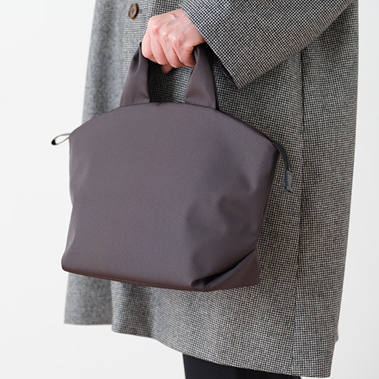 革持ち手のナイロントート