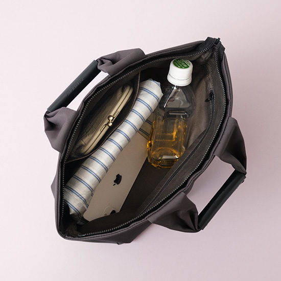 革持ち手のナイロントート