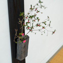 掛け花入れ